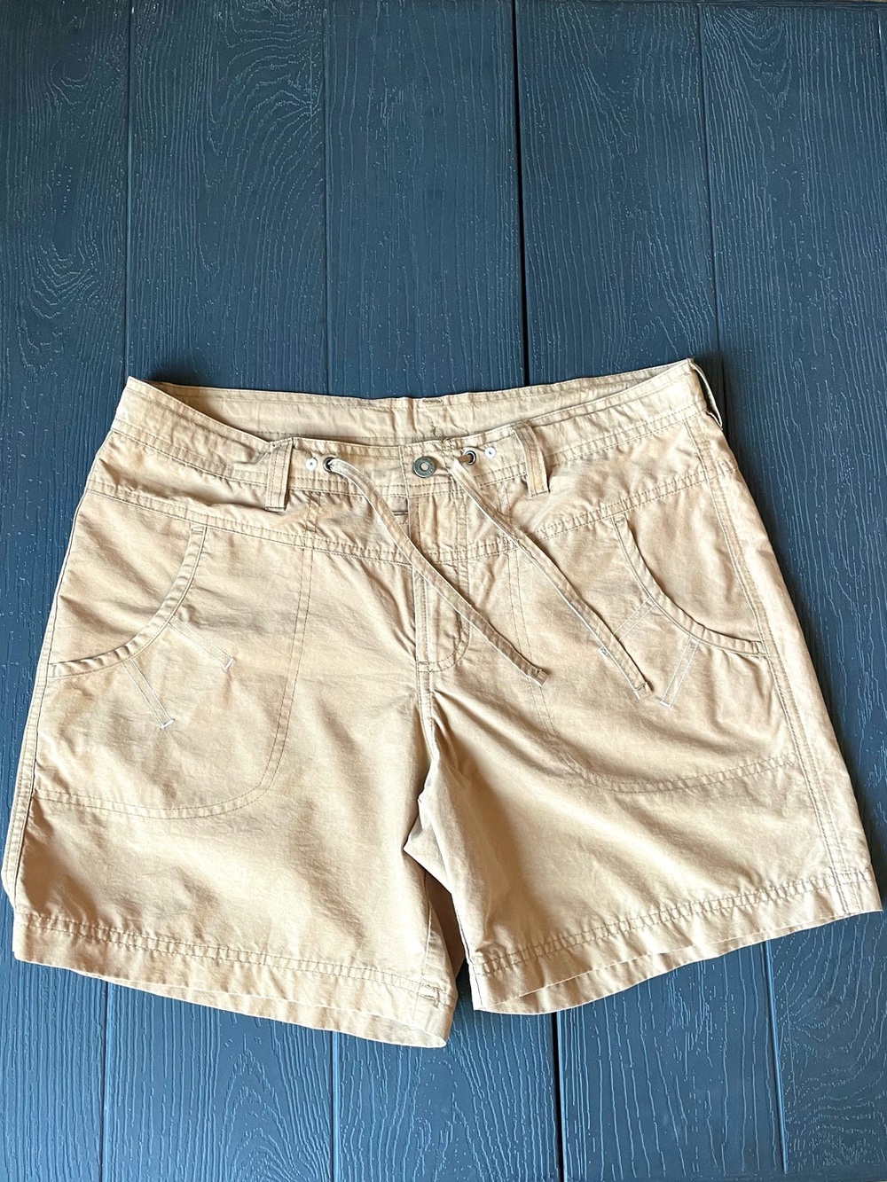 Columbia Women's Small Khaki Tan Cargo Hiking Shorts Drawstring Travel Gorpcore